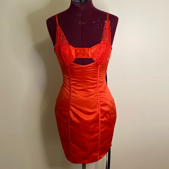 PrettyLittleThing Dresses & Skirts - Pretty little thing NWT women’s size 2 red satin lace cup bodycon mini dress